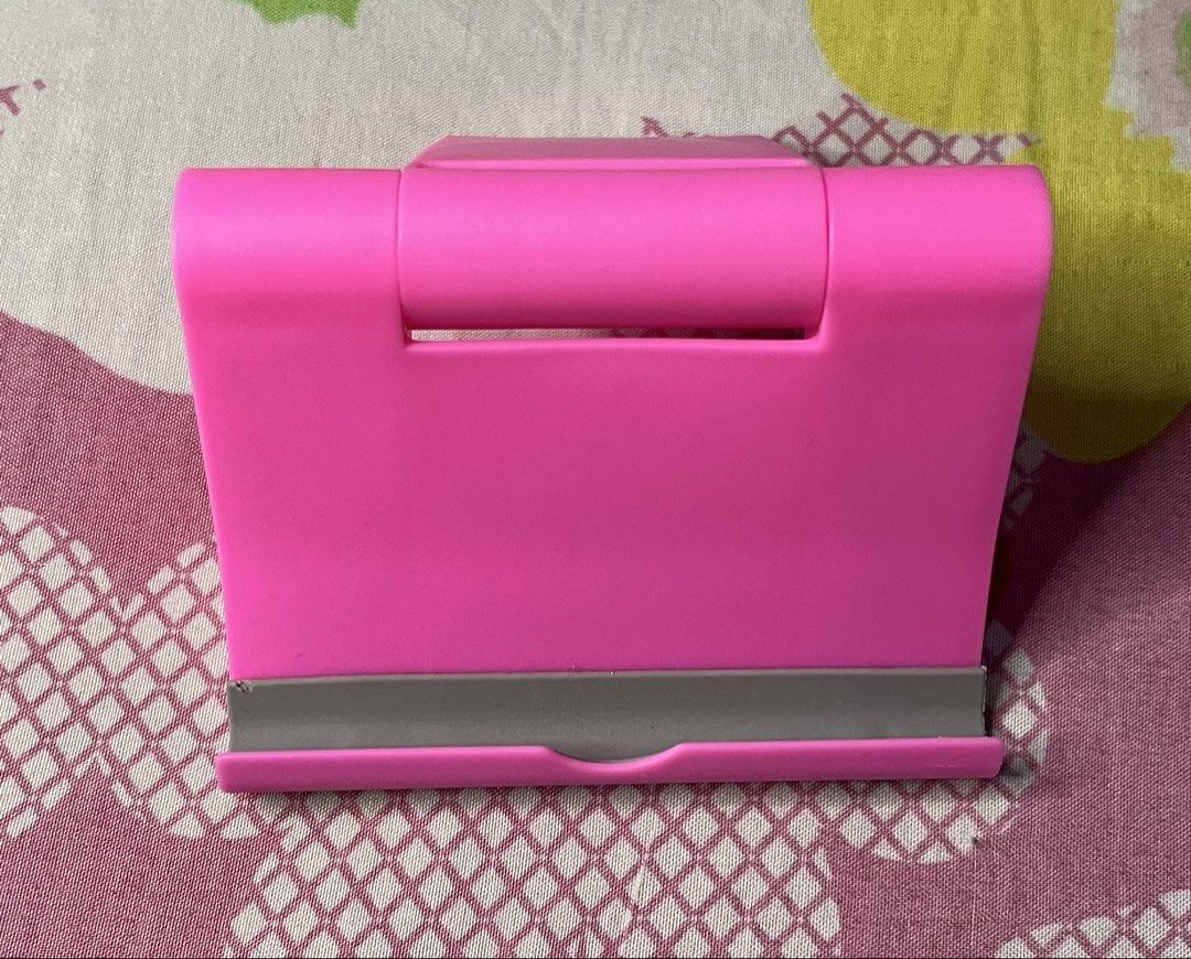 Mobile Phone Stand (Category: Mounts & Holders) located in Consolacion. Submitted by blancasbusiness (Listing ID 1428375606, Image 1). Description: Used once Can be used when browning your mobile phone. Perfect for watching videos when lying down on your bed or sitting at your desk. It has a little stain. PM for further inquiries.