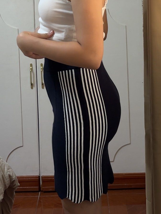 Navy blue fitted skirt with stripes (Category: Skirts) located in Taguig. Submitted by kljoson (Listing ID 1428360775, Image 3). Description: Thick material Details: waves at the bottom and lines on the side Fits Small and Medium.