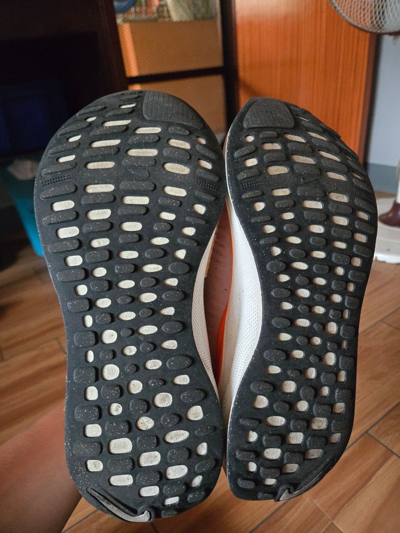 Nike Infinity Run 4 (Category: Sneakers) located in Manila. Submitted by engrap (Listing ID 1428335420, Image 2). Description: Size 9 No box No issue Original check all you want fixed price .