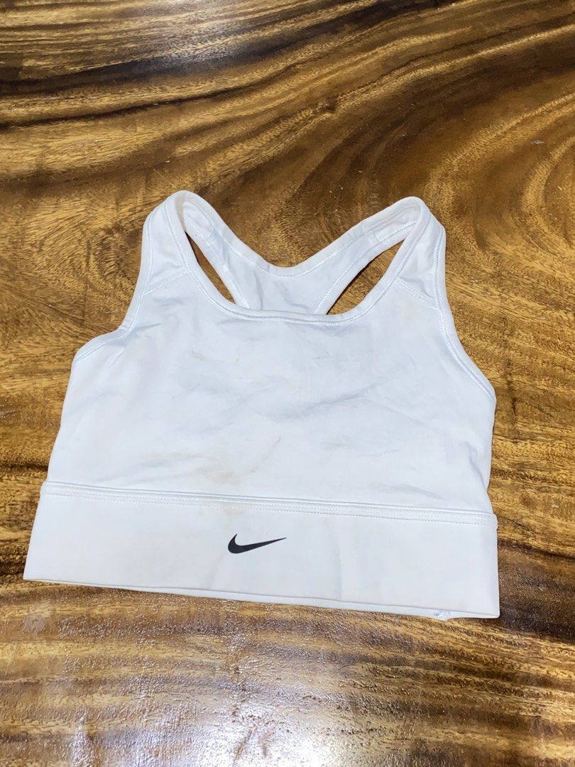 Nike Sports Bra (Category: Activewear) located in Concepcion. Submitted by aveeyah (Listing ID 1428393643, Image 1). Description: with visible stain (needs wash only).