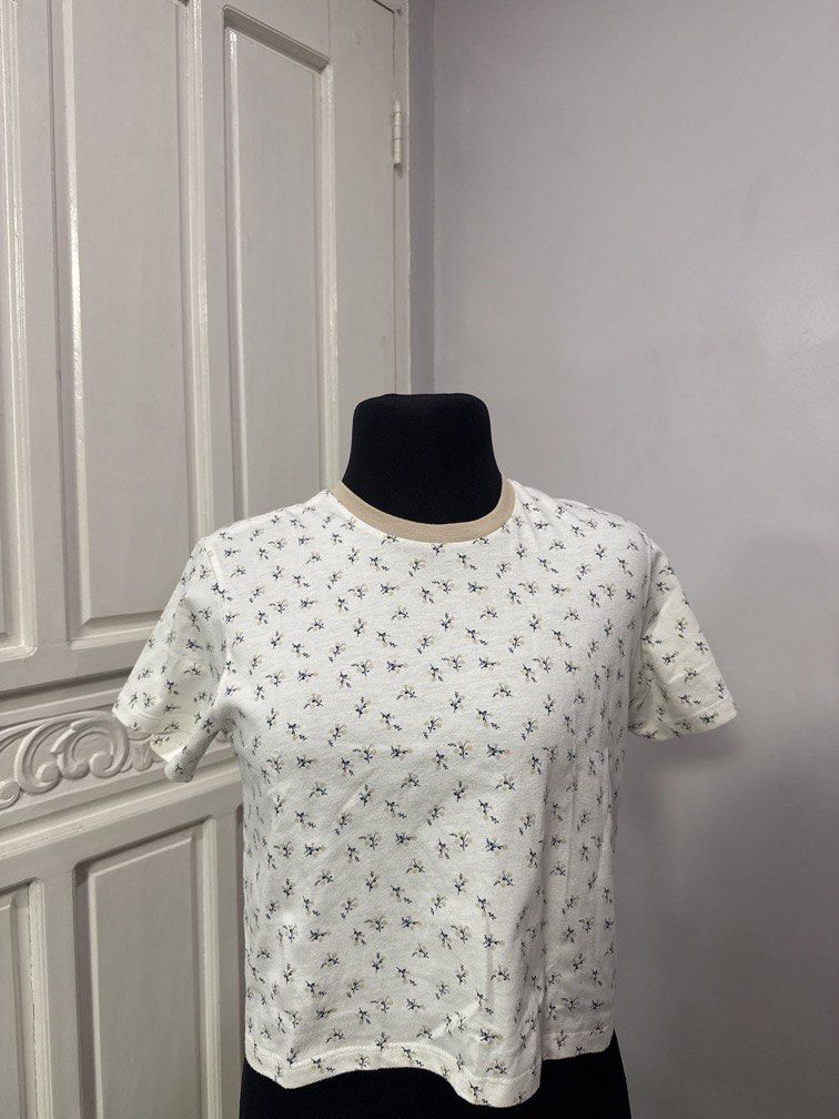 penshoppe floral shirt (Category: Shirts) located in Caloocan City. Submitted by da_closet (Listing ID 1428367817, Image 1). Description: .