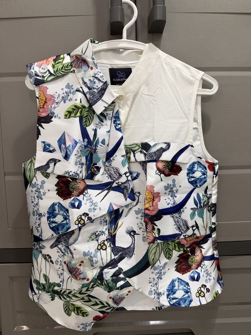 Plains & Prints Floral Vest (Category: Sleeveless) located in Trece Martires City. Submitted by katrina_0814 (Listing ID 1428309904, Image 1). Description: .