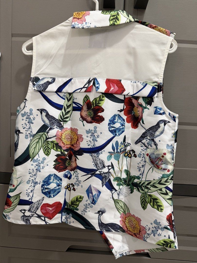 Plains & Prints Floral Vest (Category: Sleeveless) located in Trece Martires City. Submitted by katrina_0814 (Listing ID 1428309904, Image 2). Description: .