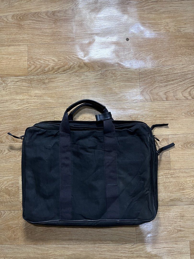 Porter Tokyo Japan Briefcase (Category: Briefcases) located in Zamboanga. Submitted by alterramz08 (Listing ID 1428419454, Image 2). Description: PORTER Clip Briefcase Black Verygood condition Price : 1,200 Black briefcase from Porter Tokyo Japan. Features a top handle and a shoulder strap. Includes multiple compartments with zippers. Made in Japan. The bag has the Porter logo on the front and inside. The bag has a rectangular shape. .