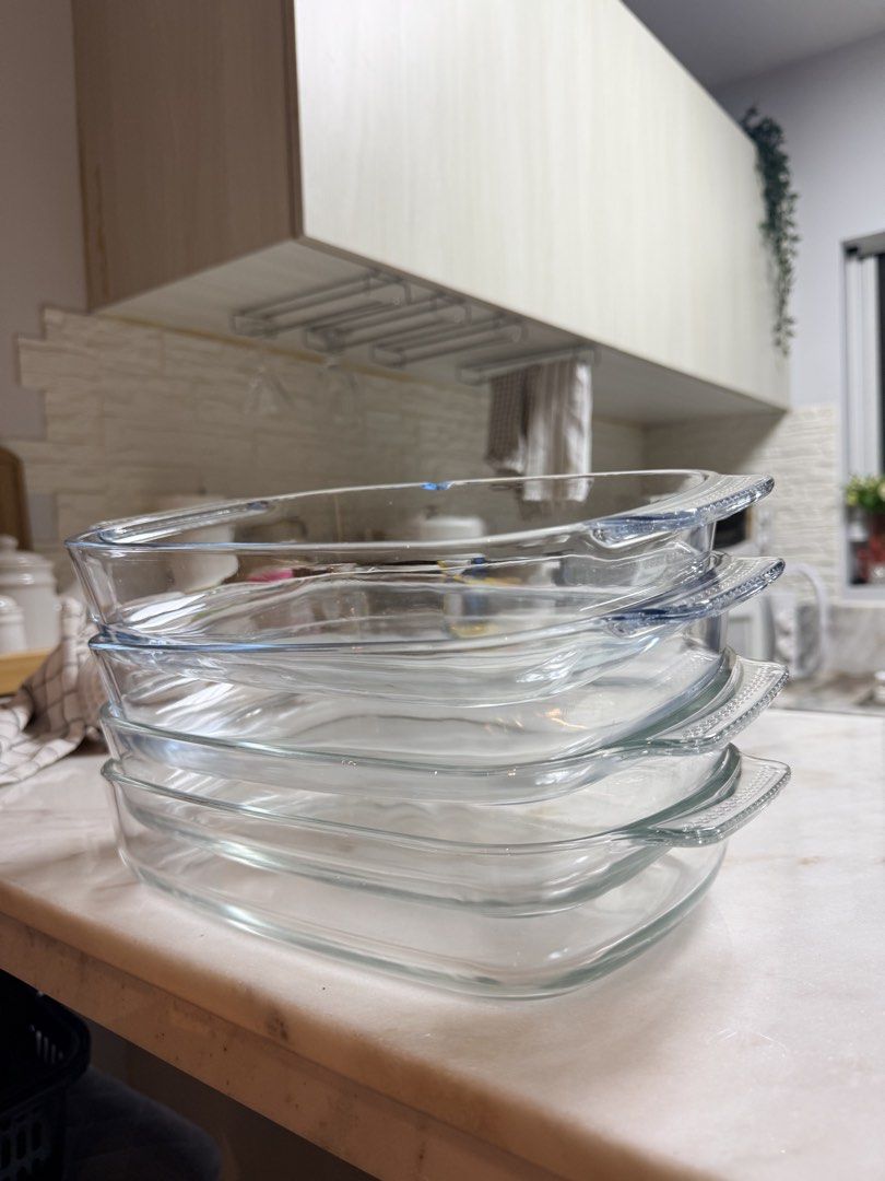 Preloved glass rectangular dish pan 4pcs (Category: Cookware & Accessories) located in Antipolo. Submitted by minimalist.chic (Listing ID 1428272979, Image 1). Description: Rarely used Take all 4 Note: 1 dish have a tiny chip.