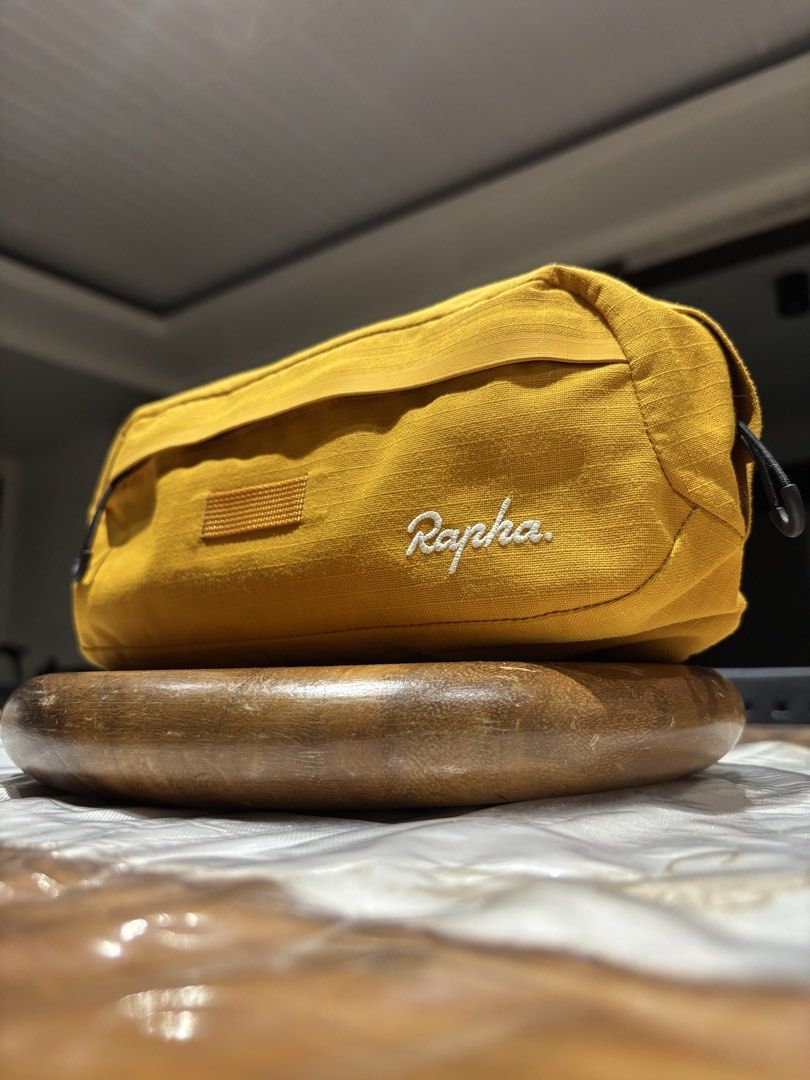 Rapha Explore Bar Bag (Category: Bicycles) located in Quezon City. Submitted by runitup (Listing ID 1428372493, Image 1). Description: Rapha Explore Bar Bag Lightweight and durable handlebar bag Easy Velcro mount, water-resistant, and fits your ride essentials Can double as a sling bag when off the bike. Visible scratch on suede lining (back part as seen on pics) Php 2500 only Meetups can be arranged Shipping shouldered by buyer PM for more detai