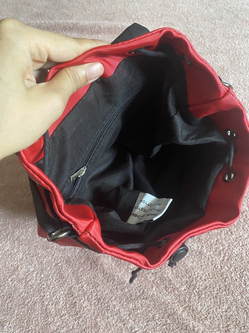 Red Drawstring Backpack (Category: Backpacks) located in Subang Jaya. Submitted by anna_153 (Listing ID 1428284713, Image 3). Description: Never actually use it bought at Perth.