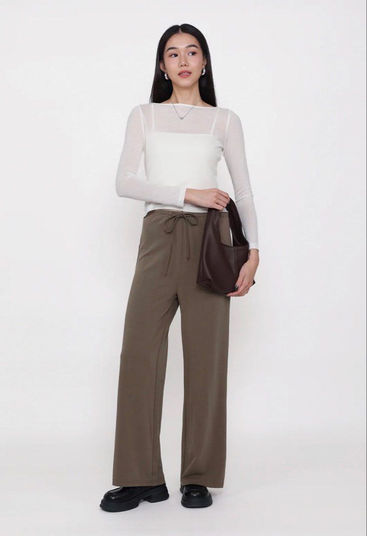 Regular Eigen Basic Lounge Pants (XS) (Category: Other Bottoms) located in Singapore. Submitted by frenchfrieslover (Listing ID 1428390577, Image 1). Description: Brand new w/o tag.