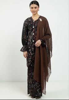 (Category: ) located in . Submitted by nrnxcloset (Listing ID 1428292440, Image 1). Description: .