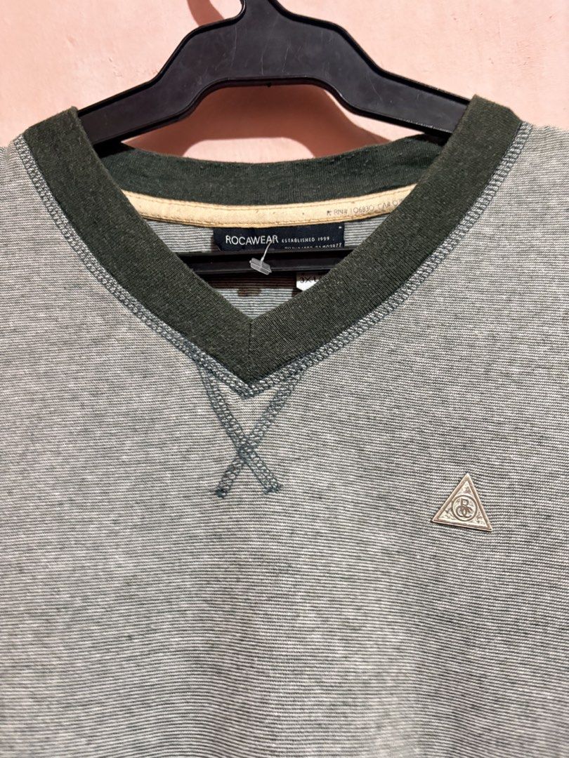 ROCAWEAR TSHIRT (Category: Tshirts & Polo Shirts ) located in Manila. Submitted by vsellstuff_ (Listing ID 1428364142, Image 2). Description: In excellent condition XL on tag.
