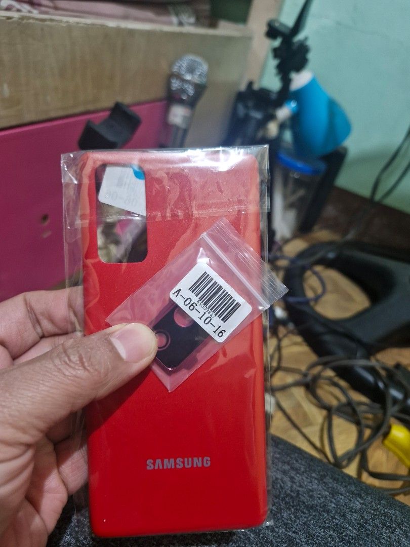 Samsung s20 fe back cover with camera cover (Category: Cases & Sleeves) located in Quezon City. Submitted by kizuke (Listing ID 1428377907, Image 3). Description: Samsung s20 fe back cover with camera lens cover brand new..
