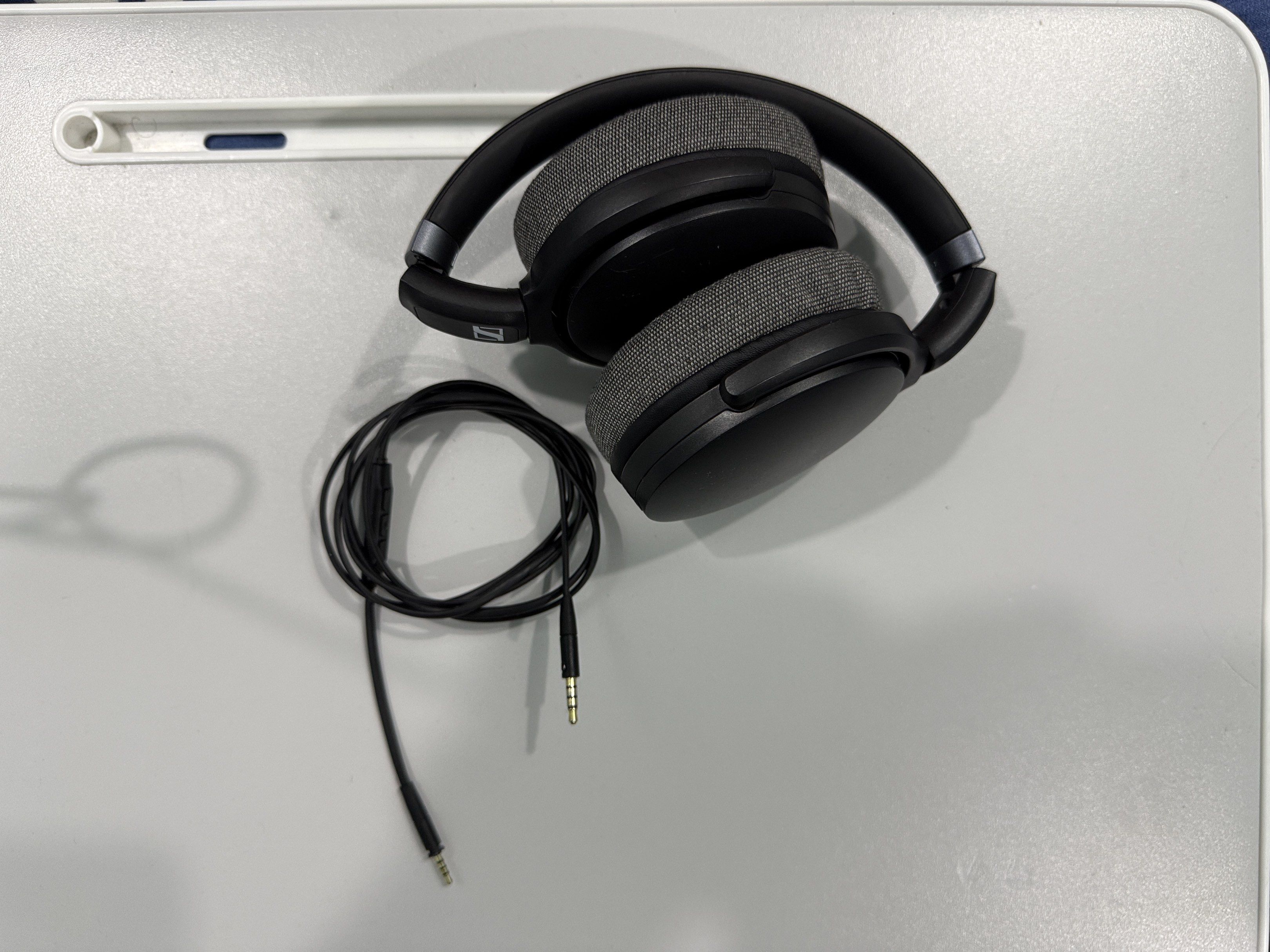 Sennheiser Headphone with Microphone423162452200673284