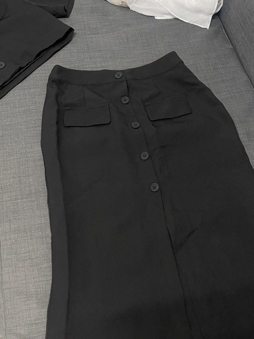 Shein black coordinate/terno (Category: Sets or Coordinates) located in Quezon City. Submitted by mjjjjjpreloved (Listing ID 1428383404, Image 2). Description: Super cutesy Not used, nalabhan lang Good for office or formal wear Swipe for measurements.