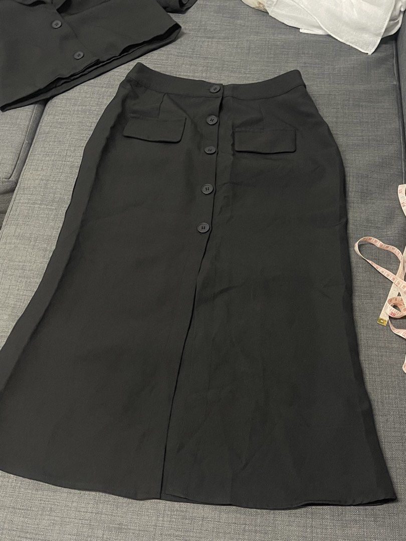 Shein black coordinate/terno (Category: Sets or Coordinates) located in Quezon City. Submitted by mjjjjjpreloved (Listing ID 1428383404, Image 3). Description: Super cutesy Not used, nalabhan lang Good for office or formal wear Swipe for measurements.