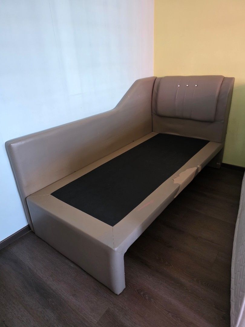 Single bedframe440388856180254720