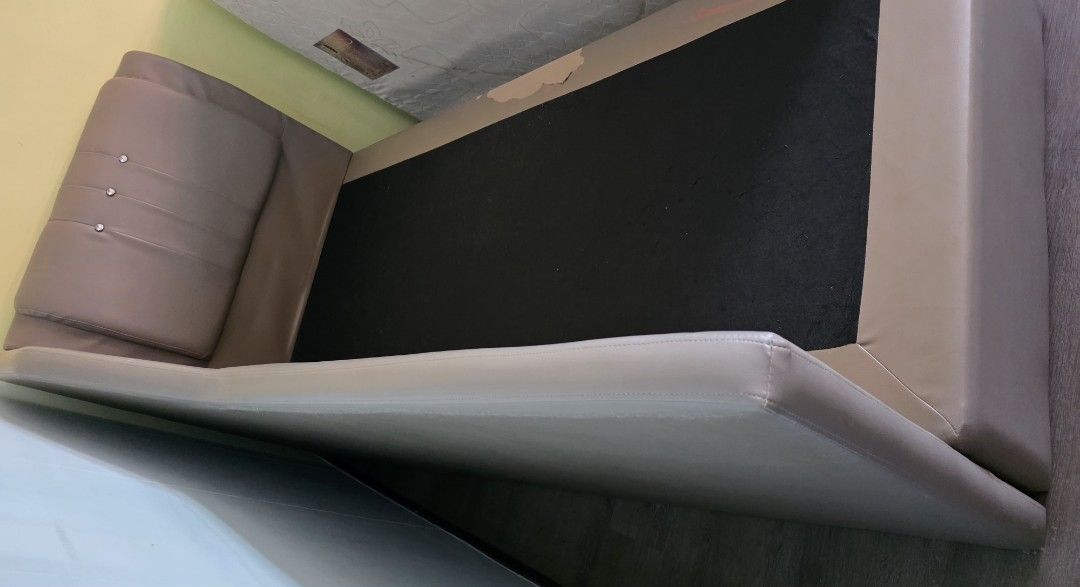 Single bedframe440388856180254721