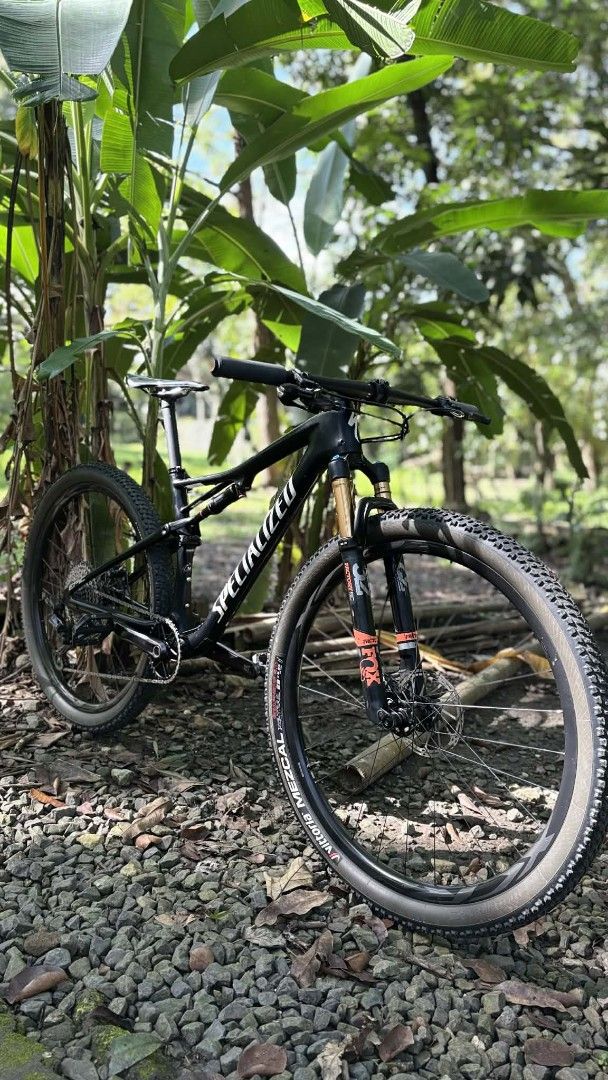 Specialized Epic Mountain Bike full carbon frame (Category: Bicycles) located in Manila. Submitted by christianq69274 (Listing ID 1428309213, Image 1). Description: Full carbon frame epic , carbon wheel set , fox 32.