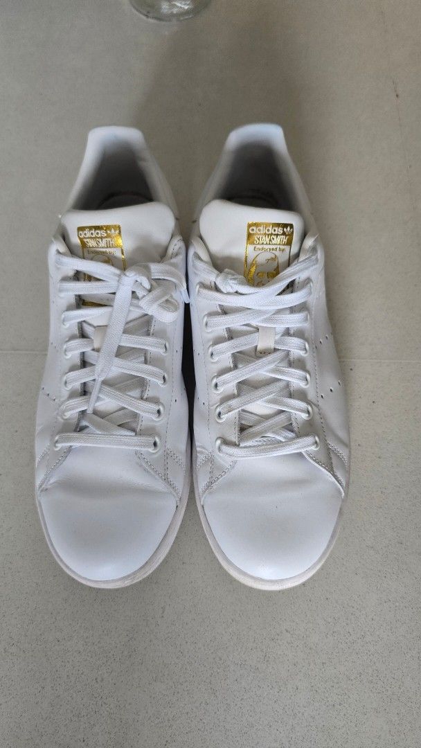 Stan Smith (Category: Sneakers) located in Singapore. Submitted by thor.reigns (Listing ID 1428294749, Image 1). Description: Gold stan smith logo. Comes with box..