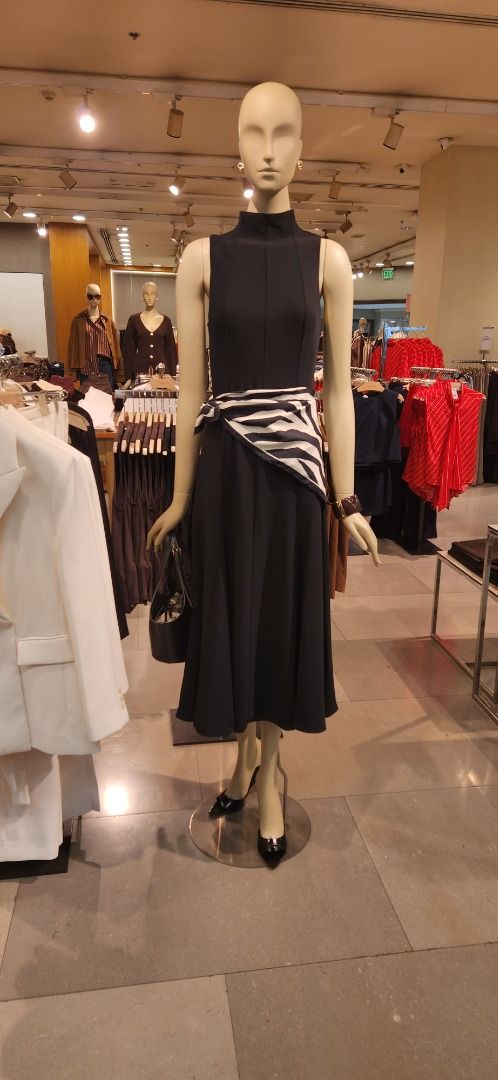 Starter Wardrobe for the young graduate (Category: Dresses) located in Pasig City. Submitted by primehouse (Listing ID 1428257736, Image 1). Description: Congratulations on your graduation! Ready to immerse yourself in the workforce with style! On a budget! Slide on my DM's! Can offer style and at a fraction of a price. Have branded and imported designer pieces Meetups in Podium on weekdays Payment via Gcash Buyer shoulders shipping cost.