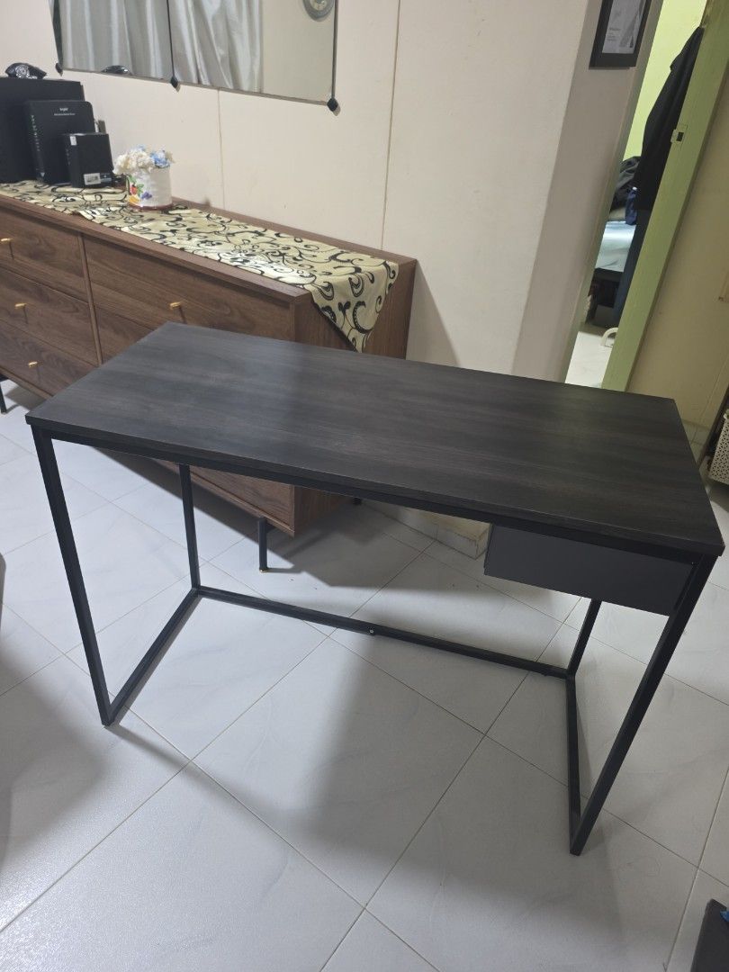 Study/Computer Desk (Category: Tables & Sets) located in Singapore. Submitted by sulaimannordin (Listing ID 1428390407, Image 1). Description: Used study/computer desk Open to nego Please arrange personal pick up if necessary .