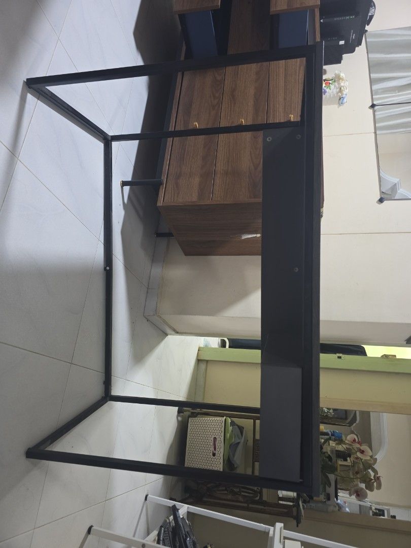 Study/Computer Desk (Category: Tables & Sets) located in Singapore. Submitted by sulaimannordin (Listing ID 1428390407, Image 3). Description: Used study/computer desk Open to nego Please arrange personal pick up if necessary .