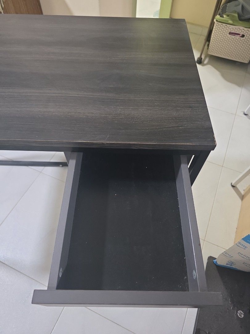 Study/Computer Desk (Category: Tables & Sets) located in Singapore. Submitted by sulaimannordin (Listing ID 1428390407, Image 2). Description: Used study/computer desk Open to nego Please arrange personal pick up if necessary .