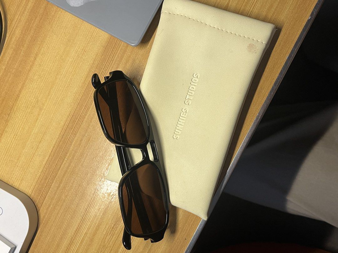 Sunnies Studios Bern Cocoa Sunglasses (Category: Sunglasses & Eyewear) located in Pagsanjan. Submitted by luandeclutter (Listing ID 1428287646, Image 2). Description: .