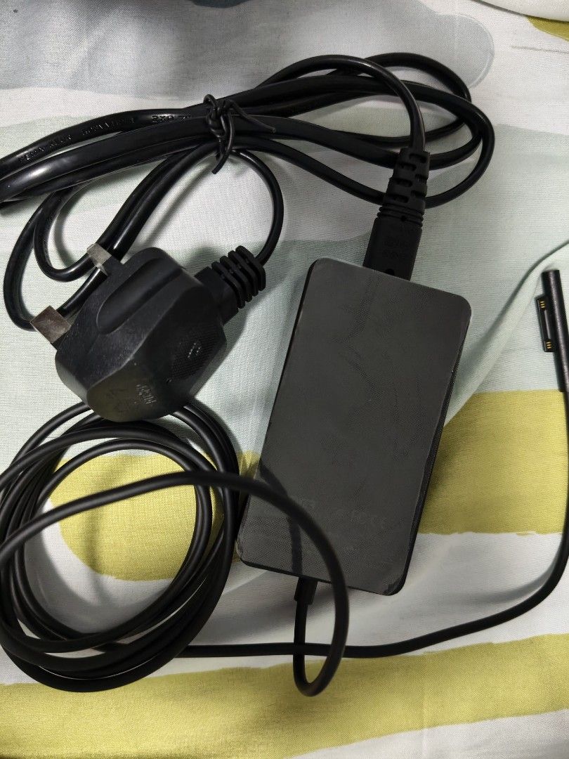 Surface Pro Charger409591047279749120