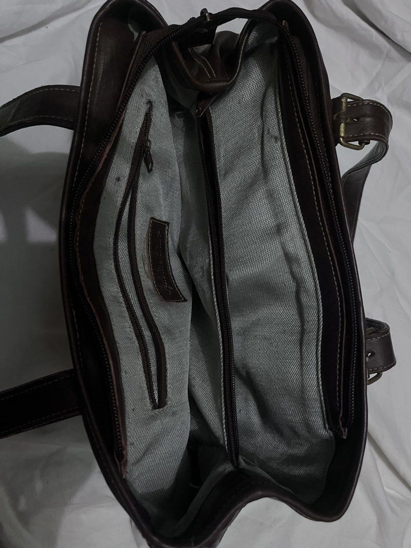 Sylvia Santos Shoulder Bag (Category: Tote Bags) located in Manila. Submitted by beatrixx_ (Listing ID 1428287663, Image 3). Description: .