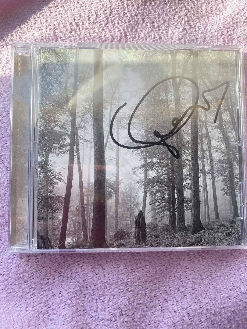 Taylor Swift Folklore Signed CD (Category: CDs & DVDs) located in Taguig. Submitted by turtlecart (Listing ID 1428326424, Image 2). Description: .