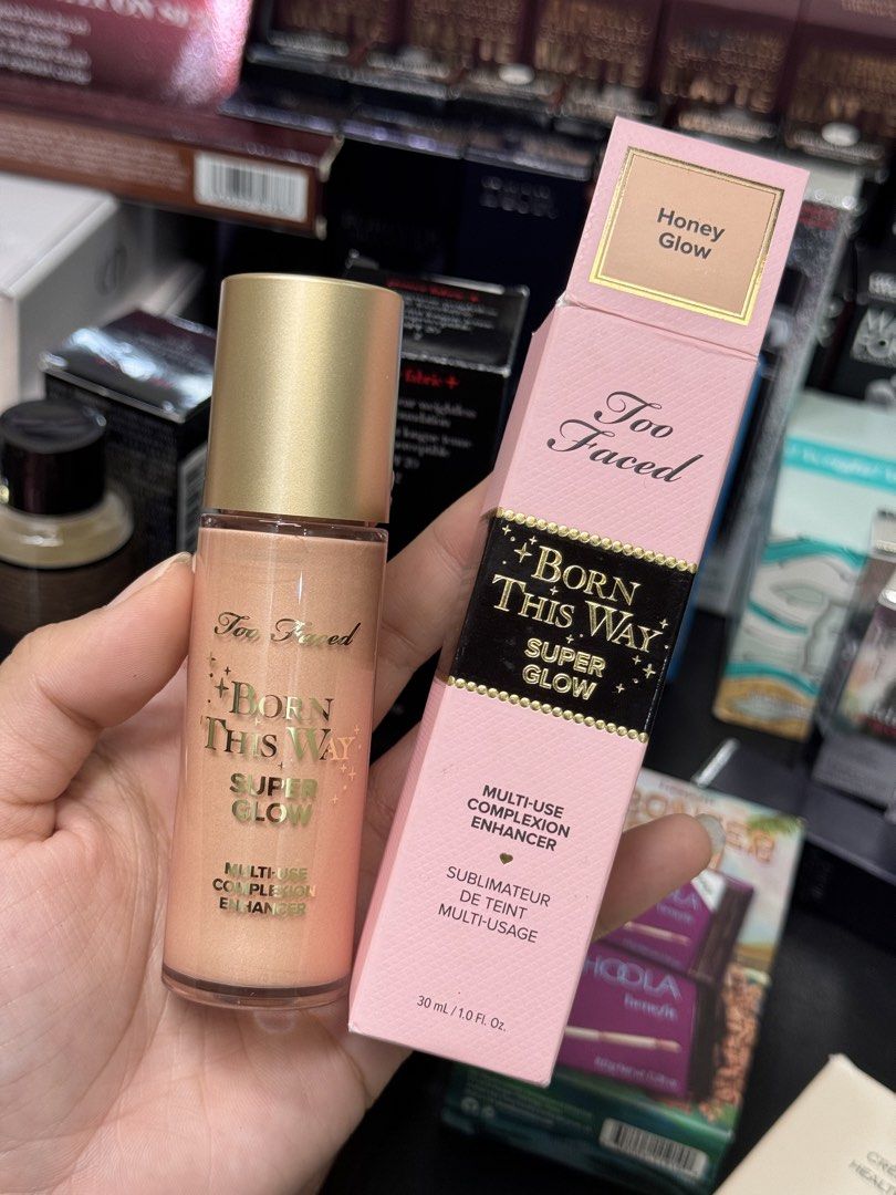 Too Faced Born This Way Super Glow - Honey (Category: Makeup) located in Quezon City. Submitted by themakeupavenueph (Listing ID 1428412742, Image 1). Description: ₱1,250 - fullsize Too Faced Born This Way Super Glow Highlighter Shade - Honey Glow.