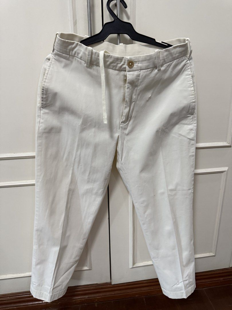 Uniqlo White Chino Pants (Category: Other Bottoms) located in Manila. Submitted by gpdeclutter (Listing ID 1428309758, Image 1). Description: Length 85cm.