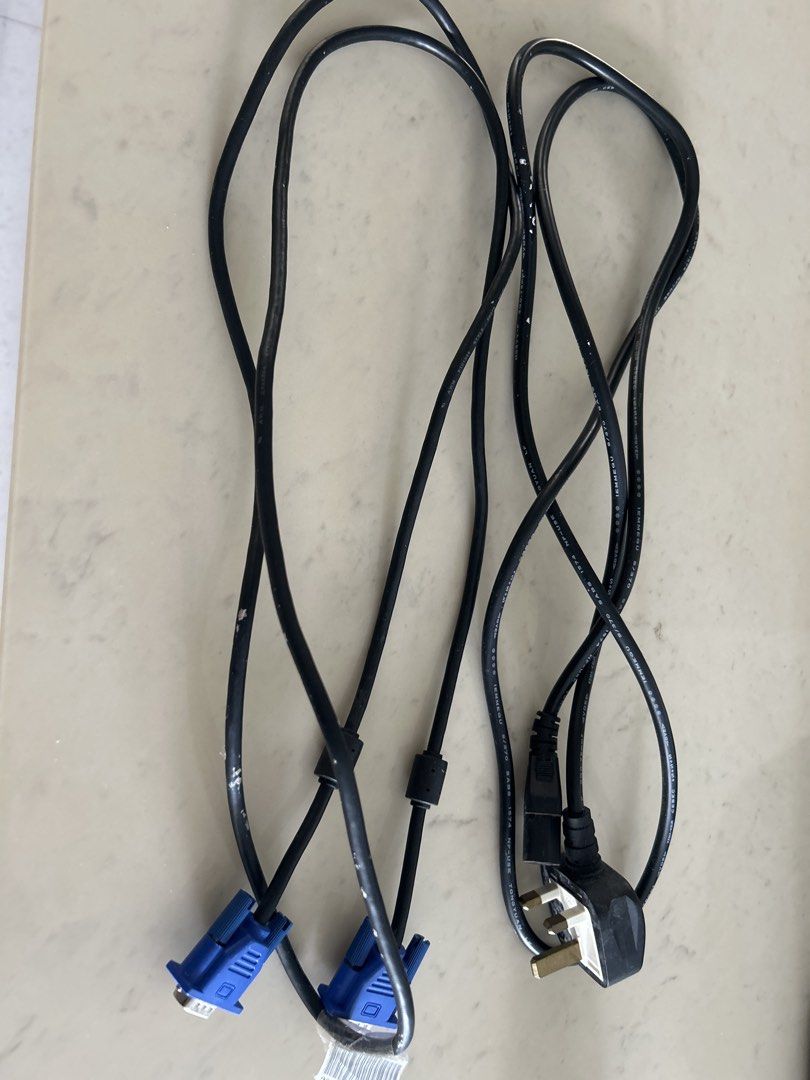 VGA Cable and Power Cable441436893904250880