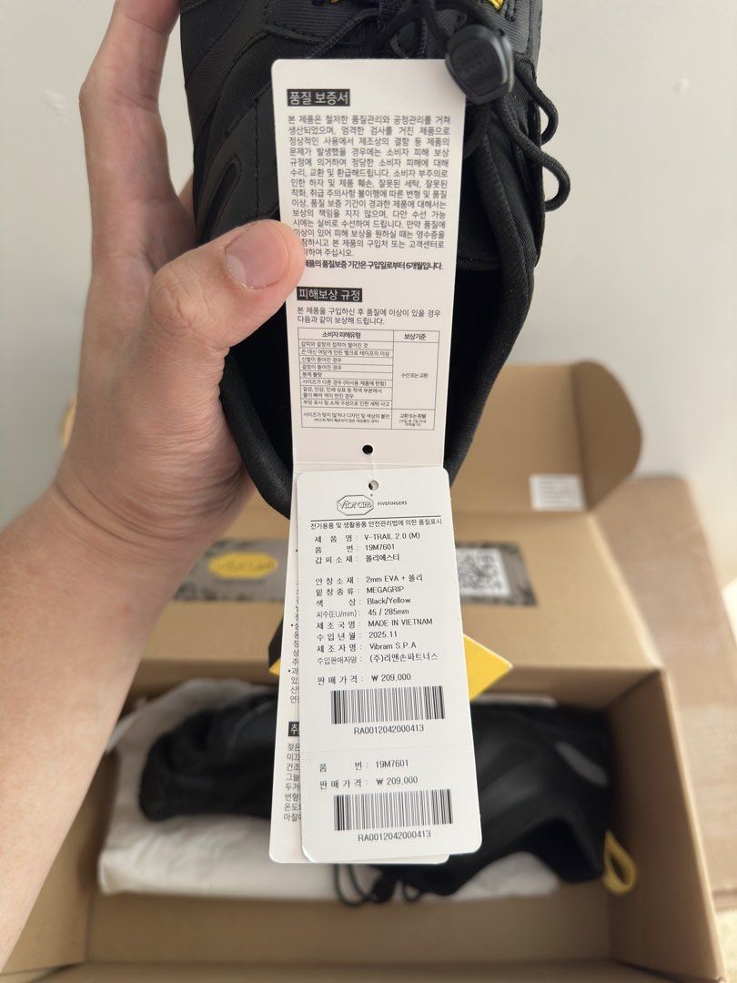 Vibram FiveFingers V-Trail 2.0 Black/Yellow (Category: Sneakers) located in Marikina City. Submitted by b_boy129 (Listing ID 1428262401, Image 3). Description: Selling brand new Vibram Fivefingers V-trail 2.0 size 11-11.5, 28 cm Rfs: want a bigger size fitted only, bought in korea, with box and receipt Negotiable.