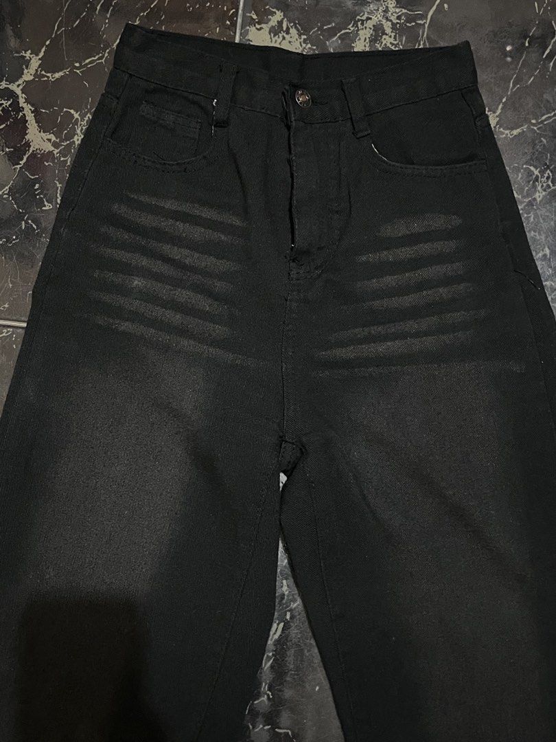 vintage high waist black pants (Category: Jeans) located in Cabanatuan. Submitted by npluv (Listing ID 1428270193, Image 2). Description: waist: 24” length: 39” got it for 260 on black app issue: sa likod may mga lints dahil laging pinapalaundry .
