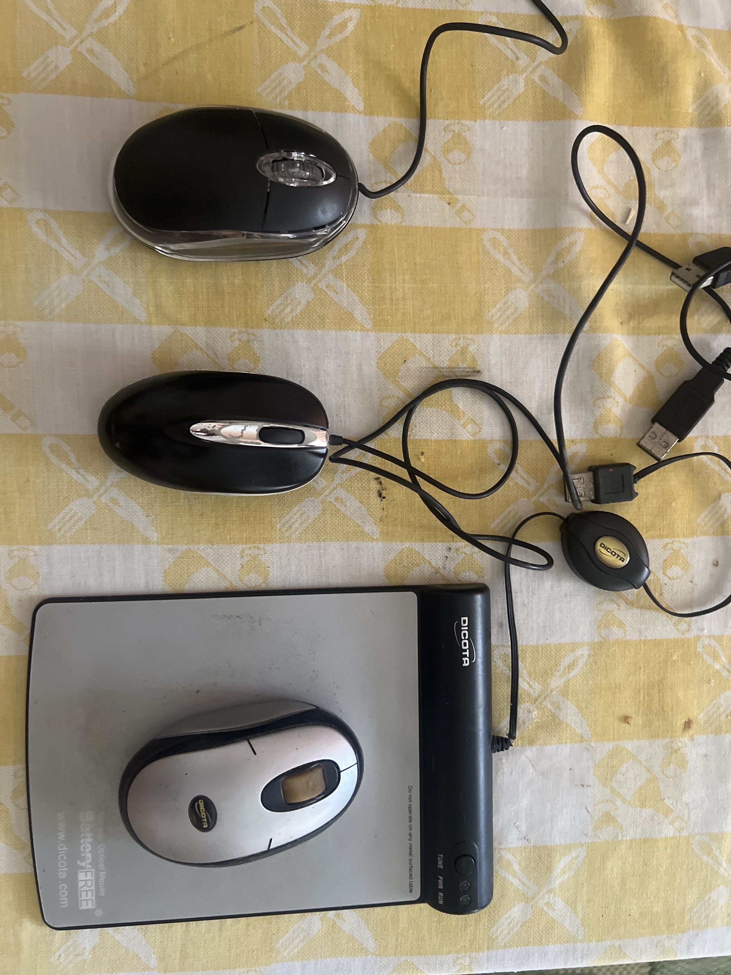 Wired Computer Mouse Set (Category: Mouse & Mousepads) located in Subang Jaya. Submitted by hm_soh (Listing ID 1428263964, Image 1). Description: USB mouse for notebook and desktop.