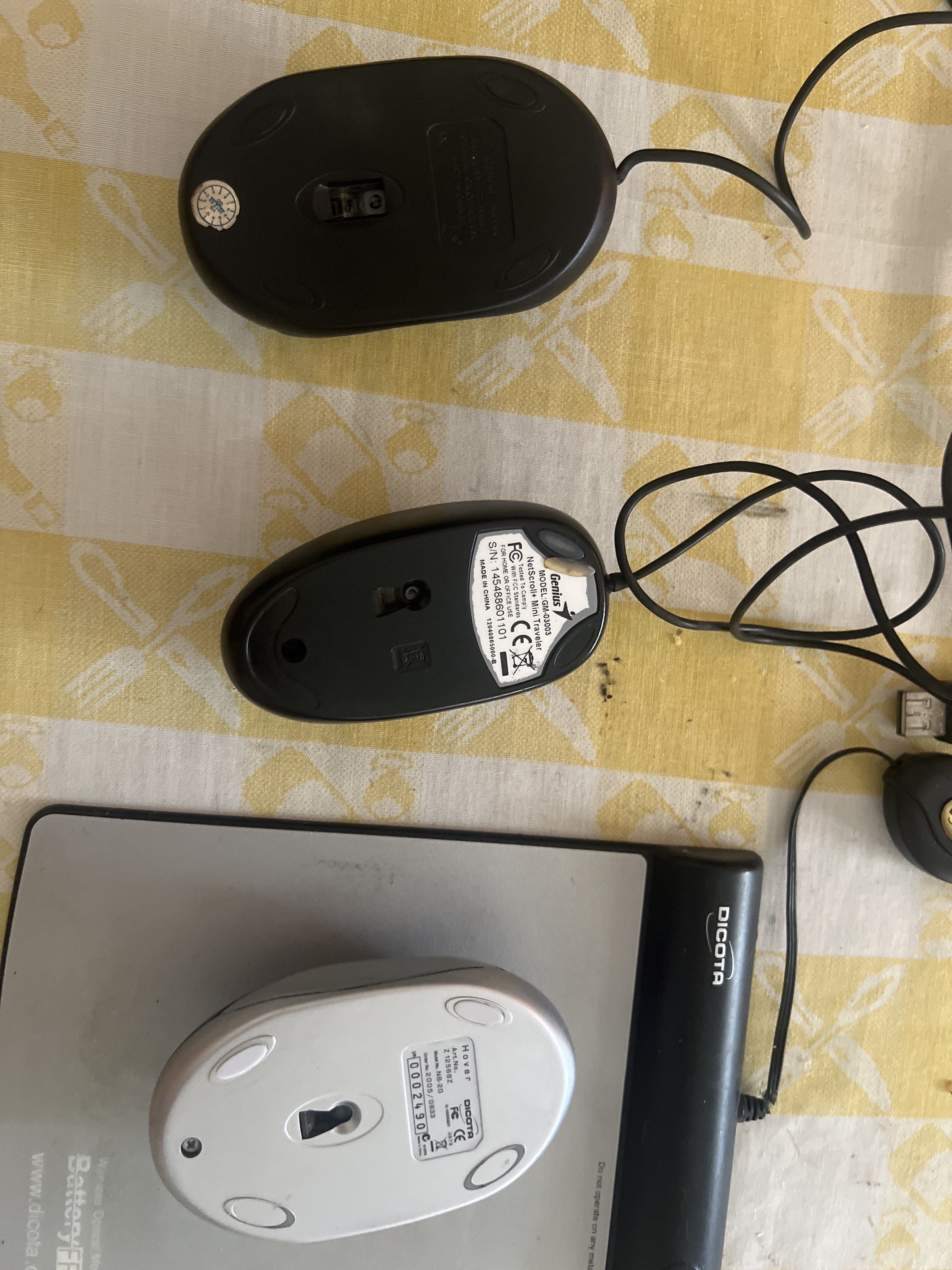Wired Computer Mouse Set (Category: Mouse & Mousepads) located in Subang Jaya. Submitted by hm_soh (Listing ID 1428263964, Image 2). Description: USB mouse for notebook and desktop.
