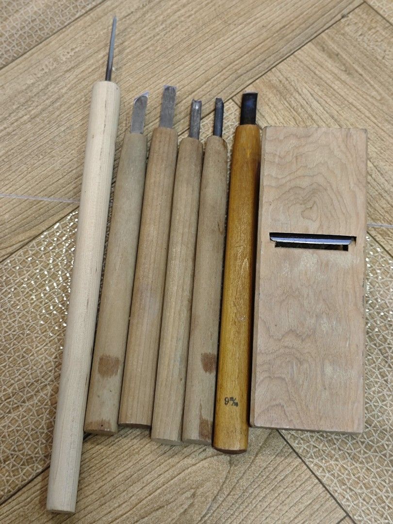 Wood Carving Tools Set (Category: Craft Supplies & Tools) located in San Miguel. Submitted by mharly0221 (Listing ID 1428262643, Image 3). Description: Random tools.