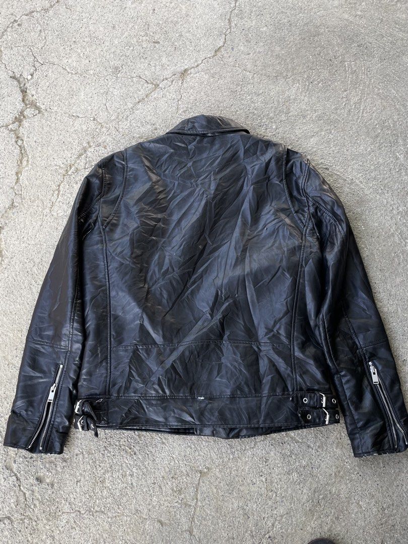 Zara Black Faux Leather Jacket (Category: Coats, Jackets and Outerwear) located in Cebu City. Submitted by lucky.finds.ph (Listing ID 1428335973, Image 3). Description: Zara black sheep mens biker leather jacket Size XL 23 x 26 Excellent Condition Issue- some minimal cracks sa sleeve part - check photo.