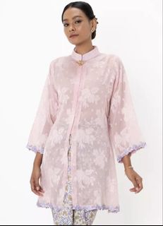 (Category: ) located in . Submitted by lilfullcloset (Listing ID 1428576869, Image 1). Description: .