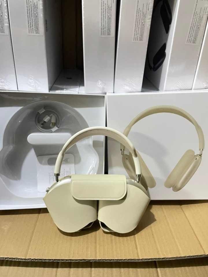 Apple Airpods Maxx HeadPhones (Category: Headphones & Headsets) located in Muntinlupa City. Submitted by chevyxcs (Listing ID 1428480573, Image 2). Description: message me on my bio since i am on hold to take orders in carousell imessage/call for a faster transaction Airpods maxx ( headphones 🎧 ) • active noise cancellation Black 🖤 Blue 💙 Green 💚 Peach 🍑 Black/.Gold 🪙 Silver 🤍.