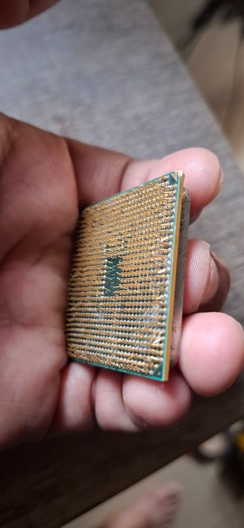 AMD A4-3400 Series Processor (Category: Computer Parts) located in Valenzuela. Submitted by winssian (Listing ID 1428603304, Image 3). Description: bent pins see pics po.