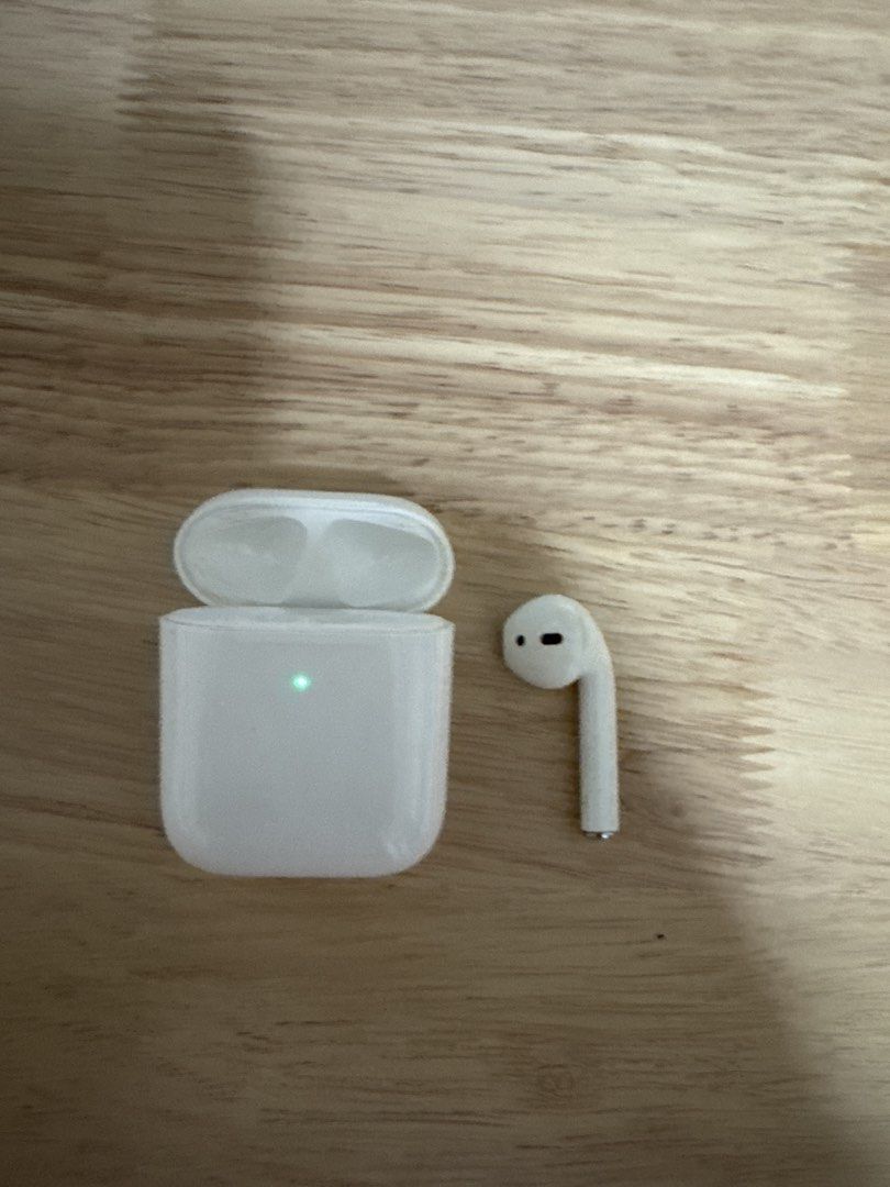 Apple AirPods 2 Charging Case