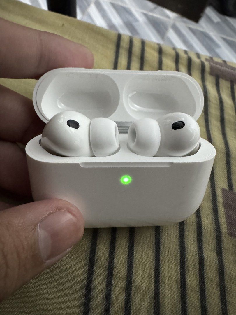 Apple AirPods Pro 3 (Category: Earphones) located in Caloocan City. Submitted by louismarza21177 (Listing ID 1428435550, Image 3). Description: Condition - like new, unused extra eartips. Certified authentic - bought from Digital Walker. No issues, everything works (Spatial audio, ANC) Warranty 'till February 20, 2027. With box and digital walker paper bag..
