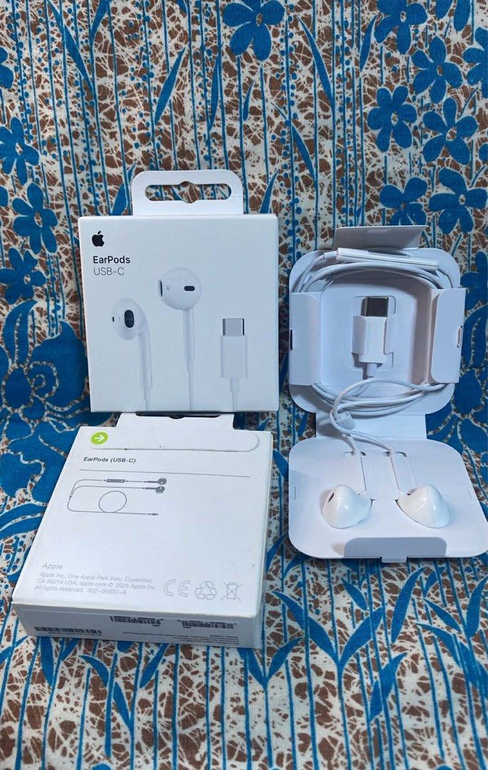 Apple EarPods (USB-C) (Category: Earphones) located in Manila. Submitted by mimasour (Listing ID 1428555071, Image 1). Description: .