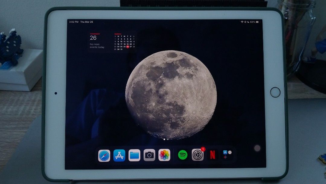 Apple iPad Air 2 (Category: iPad) located in Makati City. Submitted by claire.1221 (Listing ID 1428491774, Image 2). Description: with green case included, but NO charger, ear phones, and box used for studying purposes. rfs: finally passed the board exam for medtech. won't be needing this anymore. no issues. details are on the photos. can do meet ups.