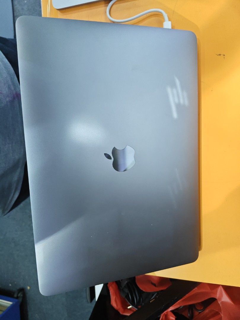Apple MacBook Pro 13-inch (2020)412451368558274563