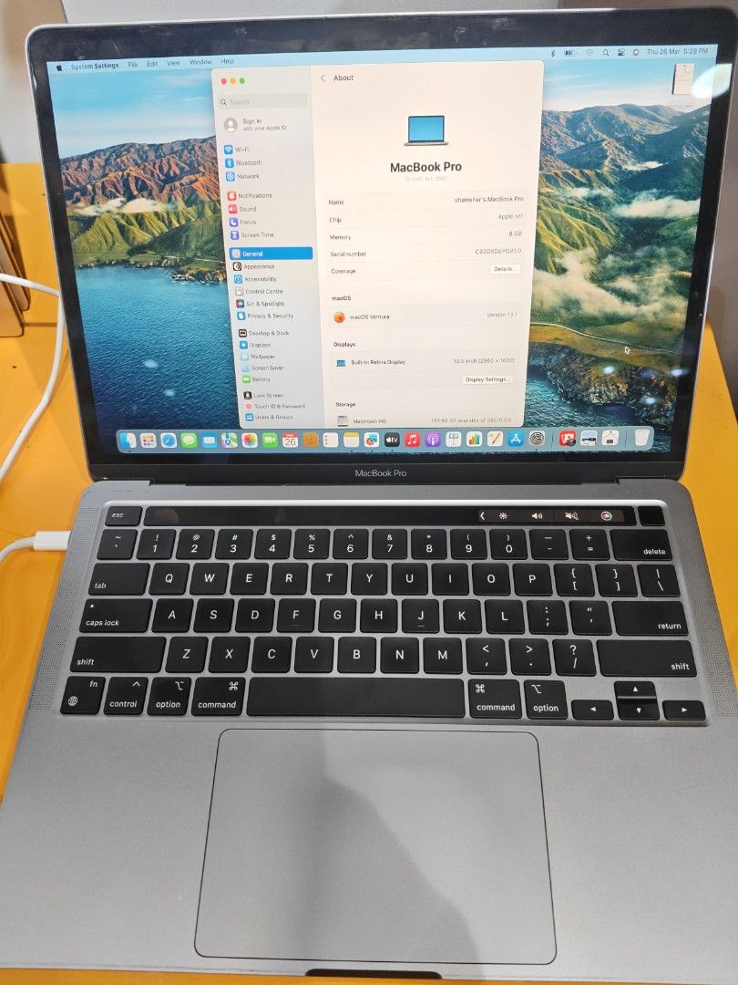 Apple MacBook Pro 13-inch (2020)412451368558274560