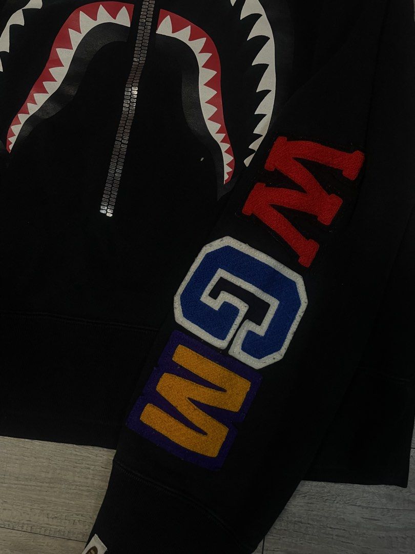 BAPE Shark Full Zip Sweatshirt Black XL (Category: Coats, Jackets and Outerwear) located in Manila. Submitted by yourfavoriteplug (Listing ID 1428587277, Image 3). Description: Bake shark crewneck no issue excellent carpet wgm .