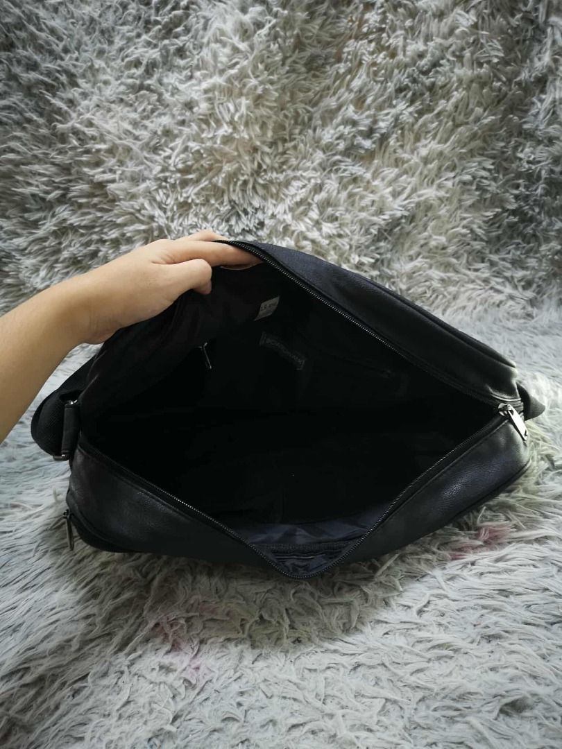Black leather Messenger Bag (Category: Sling Bags) located in Santa Cruz. Submitted by jmy_surplus.2 (Listing ID 1428568060, Image 3). Description: Size ; L - 11 W - 16 Color ; Black Type ; Messenger Bag Brand ; No brand Material ; Leather Style ; Leather Messenger Bag LR 106 JMY 5 Batch #195.